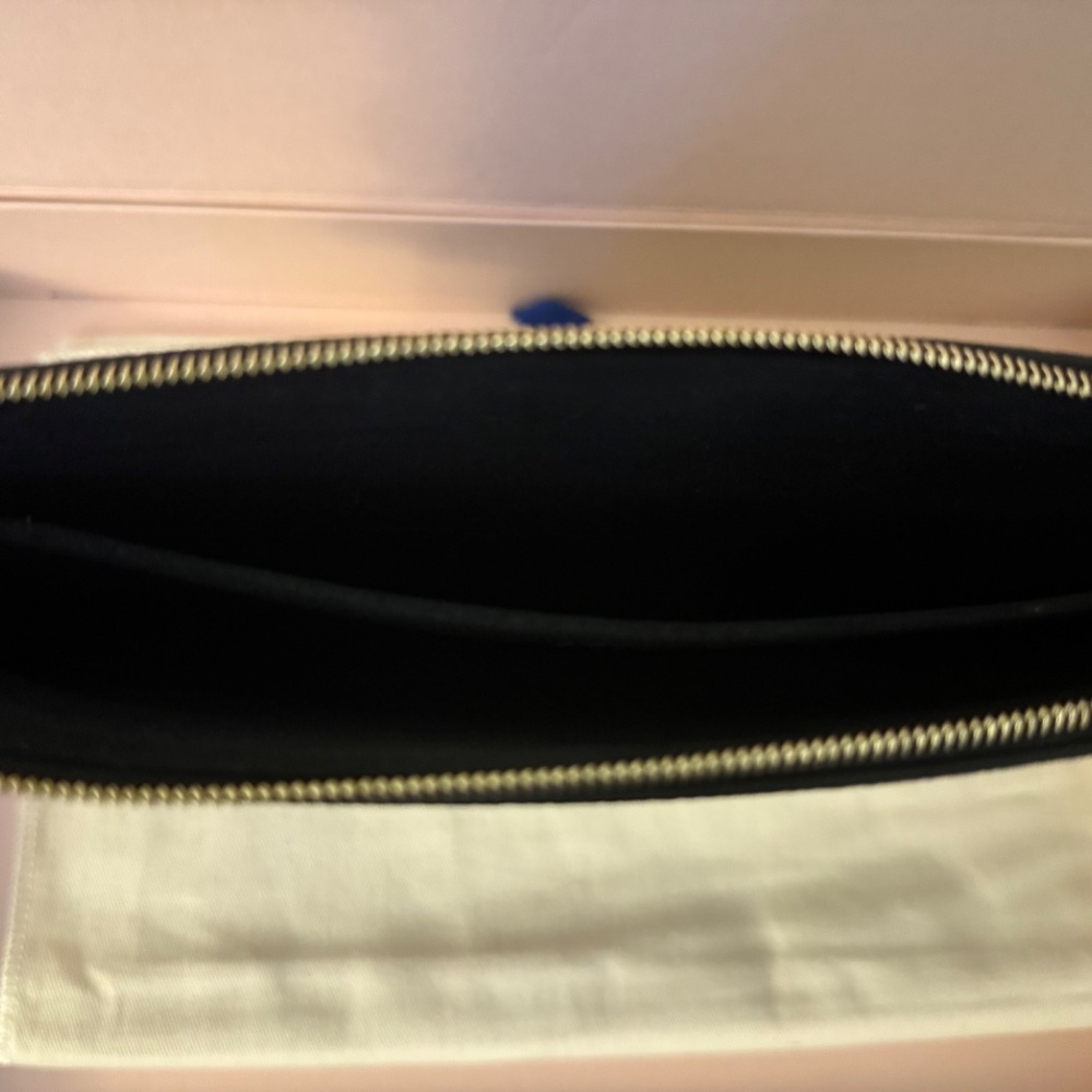 Lv Pouch - image 3